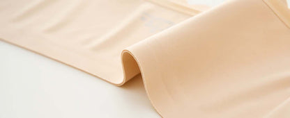 סגירה קדמית חלקה עם רצועות כתף וחזיית בנדאו